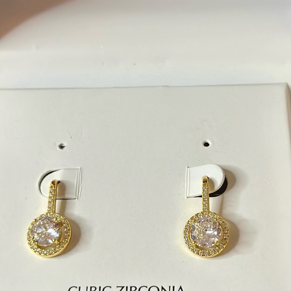 Set Cubic Zirconia Solitaire Stud Earrings, Color: Gold - Picture 1 of 6